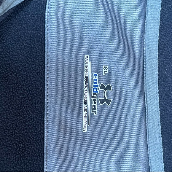 Under Armour men’s 1/4 zip, size XL - Picture 2 of 8